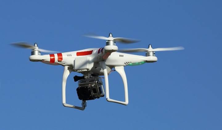 İngiltere'de bir drone yolcu uçağına çarptı