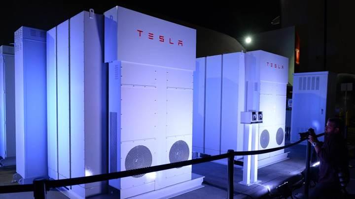 Tesla kurumsal bataryalarının enerji yoğunluğunu iki katına çıkardı