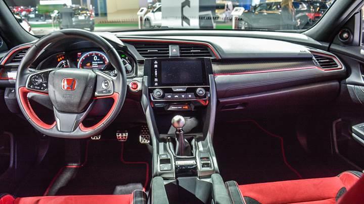 Honda Civic Type R prototipinin iç tasarımı ilk defa Montreal'de sergilendi