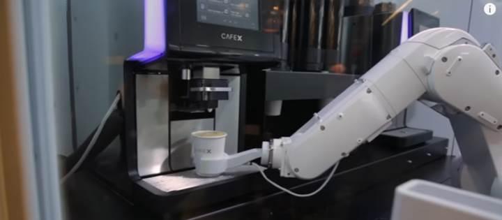 Tüm içeceklerin robotlar tarafından hazırlandığı kafe: Cafe X