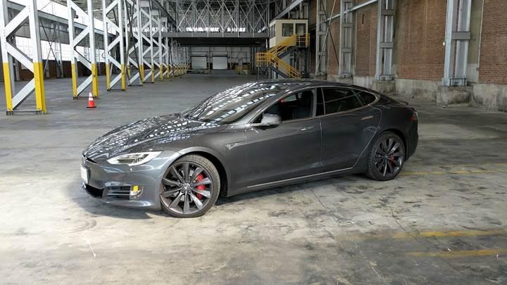 Tesla Model S yeni bir hız rekoru kırdı