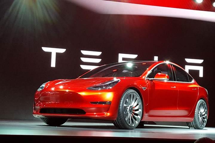 Tesla, otomobil dünyasının Apple’ı mı?