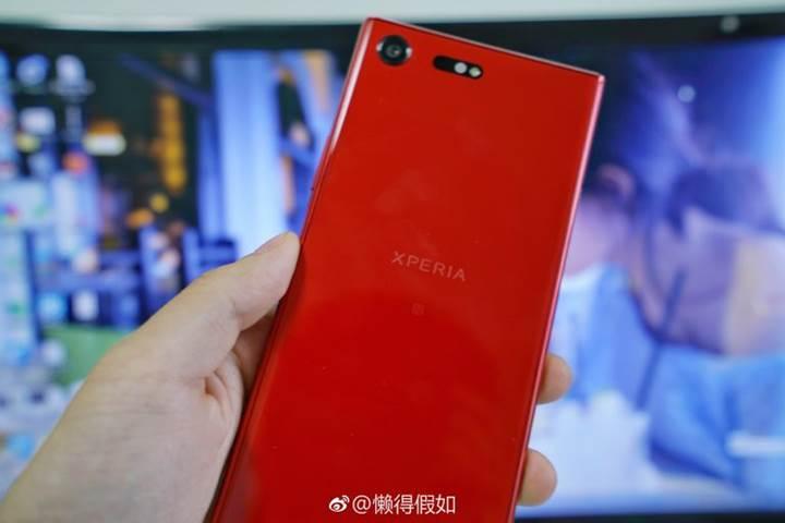 Sony Xperia XZ Premium'a kırmızı renk seçeneği geliyor