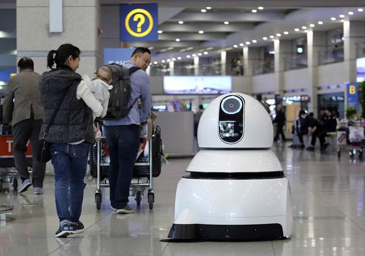 LG'nin robotları havalimanında çalışmaya başladı