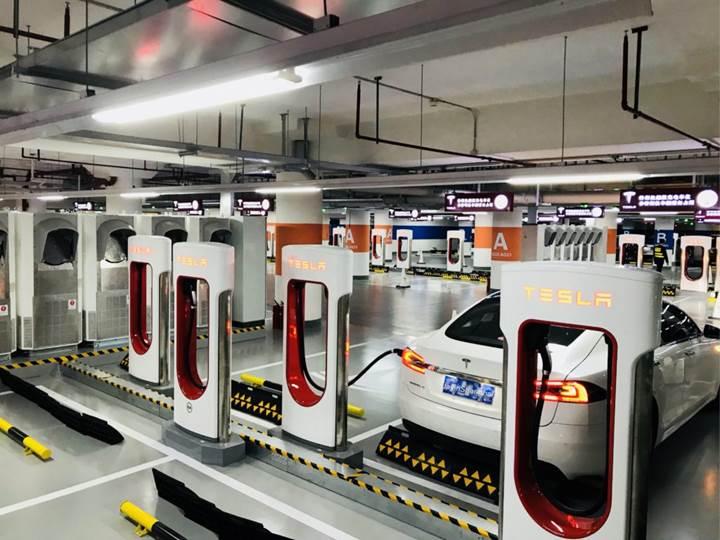 Tesla, dünyanın en büyük Supercharger istasyonunu Şanghay'da açtı