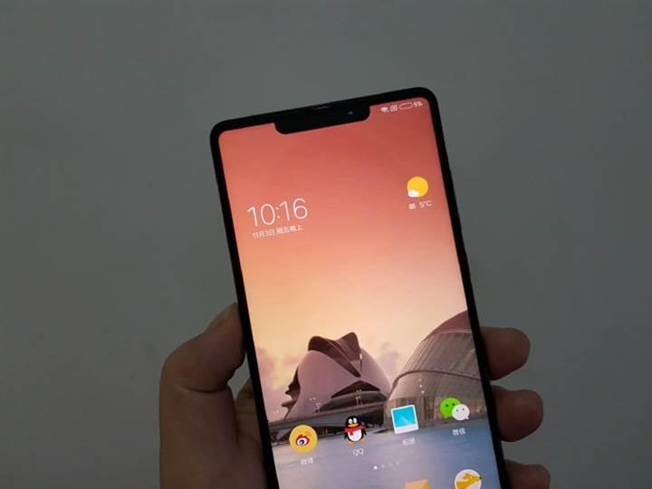 Xiaomi'den iPhone X'a benzer bir telefon mu geliyor?