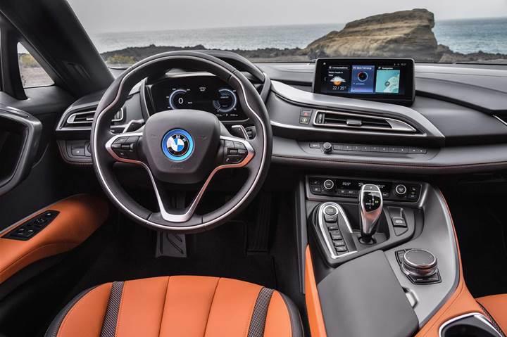 İşte karşınızda yeni BMW i8 Roadster ve güncellenmiş i8 Coupe