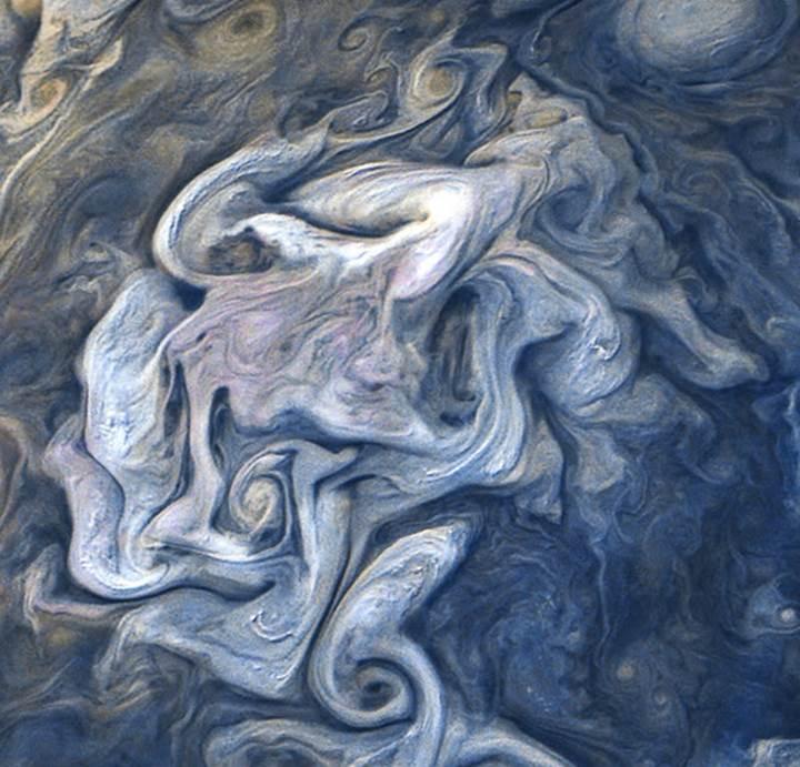 Juno uzay aracı, Jüpiter'in dev girdaplarını işte böyle görüntüledi