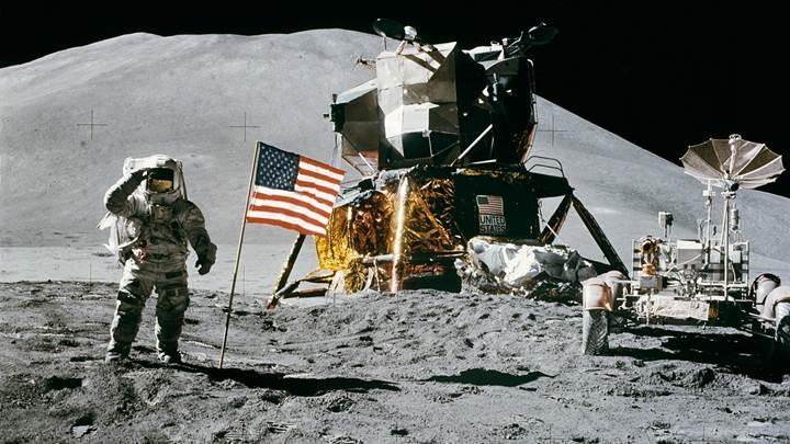 Trump imzaladı: Amerikan astronotlar Ay'a geri dönüyor