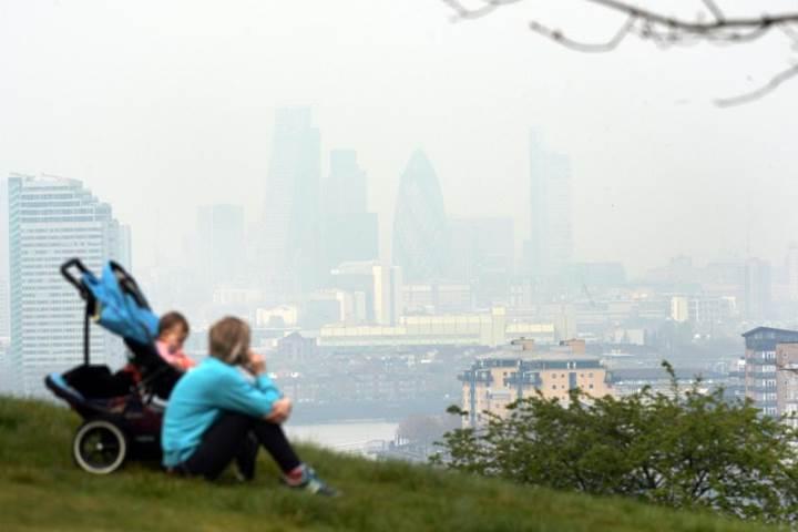 İngiltere'de milyonlarca çocuk yasal sınırları aşan kirli havayı soluyor