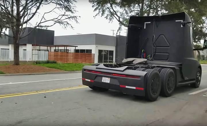 Tesla Semi ilk kez halka açık yollarda görüntülendi