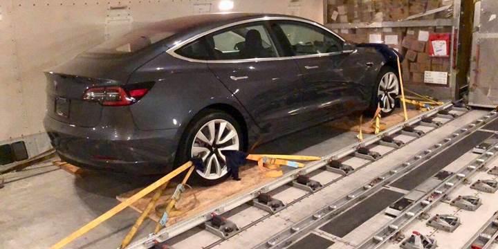 Tesla Model 3 Alman mühendisleri şaşırttı