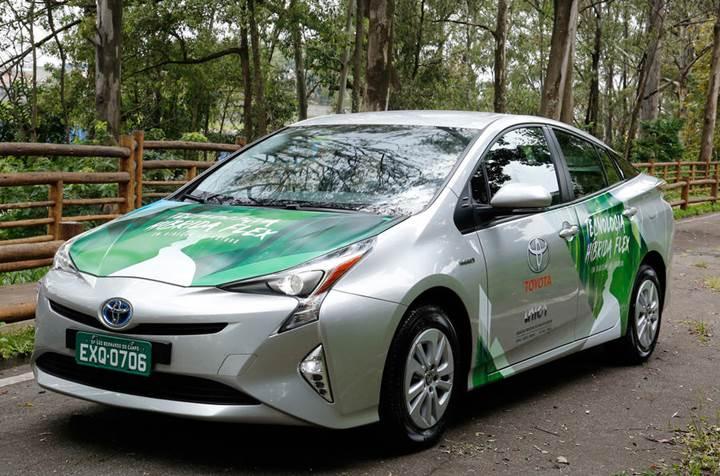 Toyota, etanol ile çalışan bir Prius prototipi geliştirdi