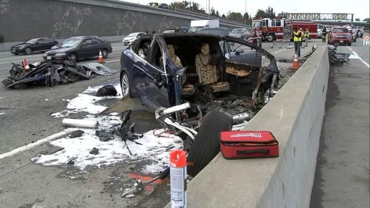 Ölümlü kazayla ilgili Tesla'dan açıklama: Autopilot aktifti