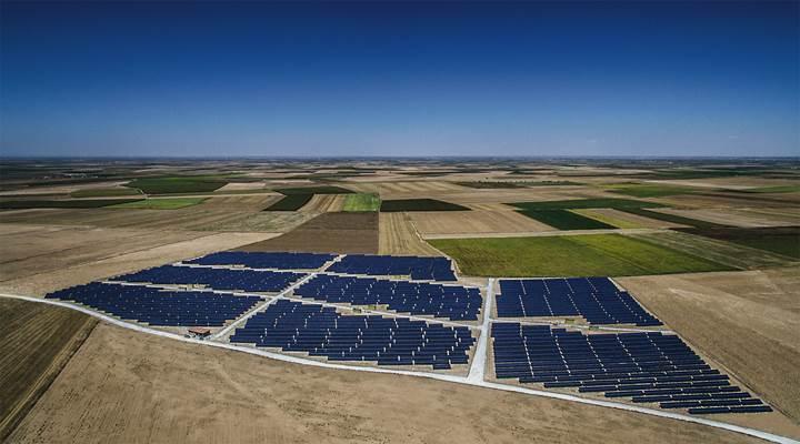 Çinli şirket Türkiye'ye 1 milyar dolarlık güneş enerjisi yatırımı yapmak istiyor
