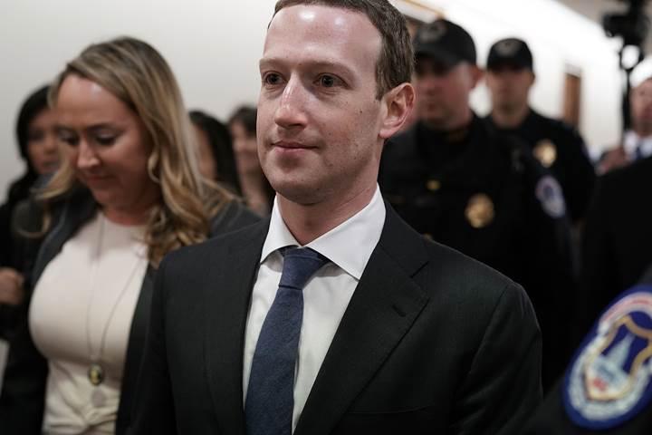 Facebook CEO'su Mark Zuckerberg Senato önünde ifade verdi