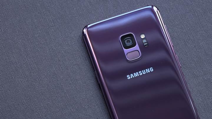 Samsung Galaxy S9 incelemesi 'Ele avuca sığıyor ama S9+ kadar iyi mi?'