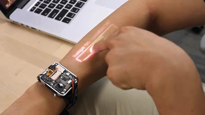 Kolunuzu dokunmatik ekrana dönüştürebilen akıllı saat LumiWatch