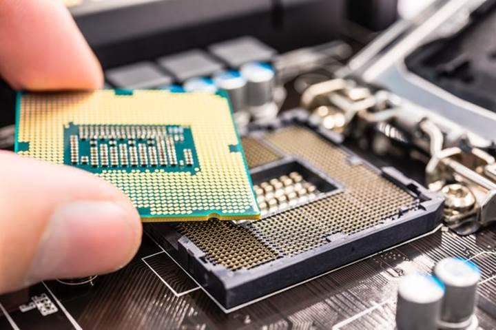 AMD 7 nm’ye bu yıl geçiyor, Intel 10 nm’yi gelecek yıla erteledi