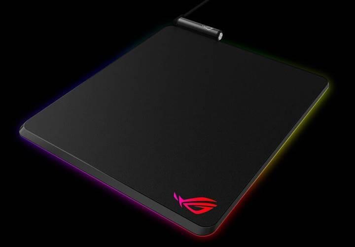 Asus'tan LED ışıklı ve Qi kablosuz şarj özellikli mouse pad