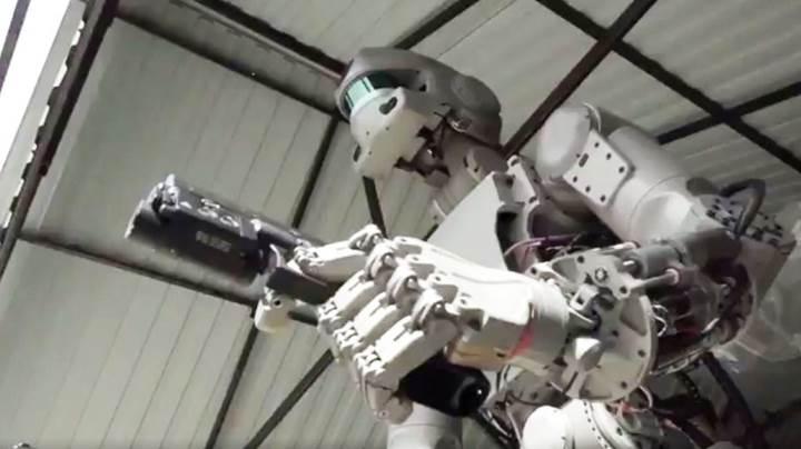 Rusya'nın 'terminatör' robotu FEDOR, uzaya çıkmaya hazırlanıyor