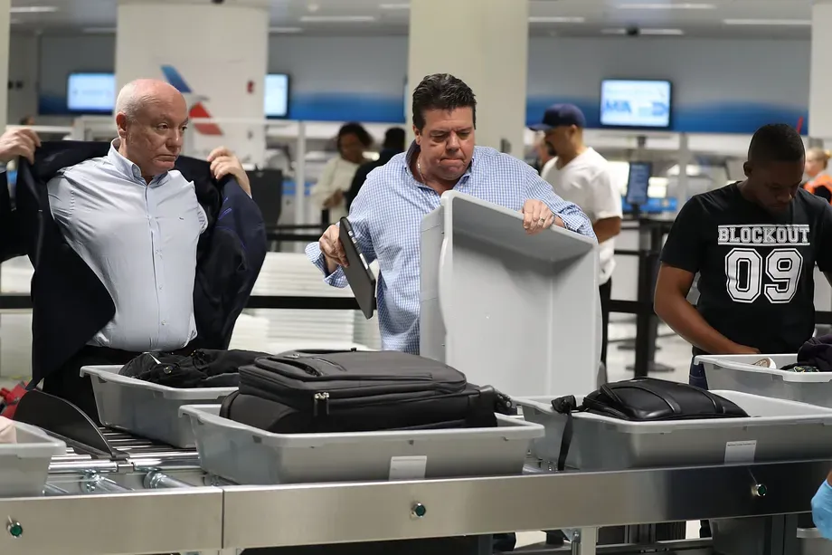 ABD küçük ve orta büyüklükteki havalimanlarında güvenlik izlemesini kaldırmayı düşünüyor