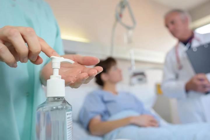 Bazı bakteriler hastanelerde kullanılan alkol bazlı el dezenfektanlarına direnç kazandı
