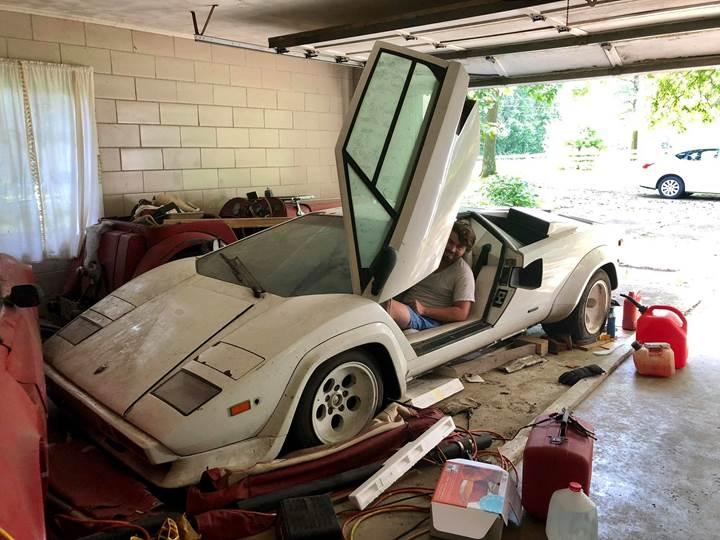Büyükbabasının garajını açan genç, 500 bin dolar değerinde Lamborghini buldu