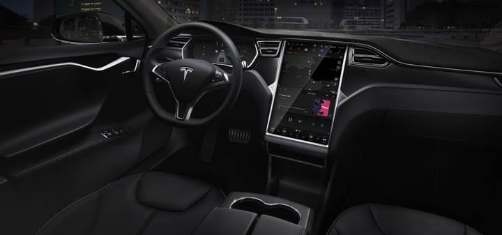 Tesla otomobilleri gelecek güncelleme ile birlikte video oynatabilecek