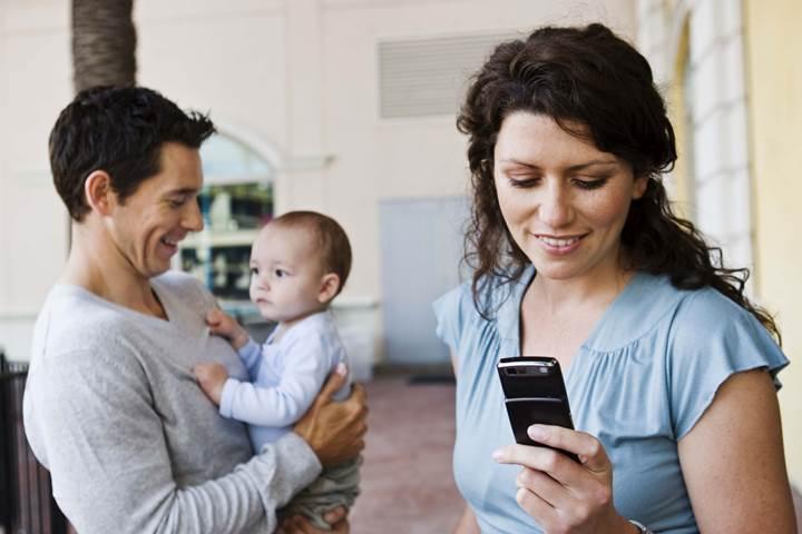 Gençler, ebeveynlerinin akıllı telefon kullanım süresinden şikayetçi