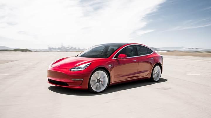 Tesla, 100.000'inci Model 3'ü üretti