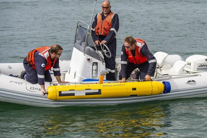 2.5 metre uzunluğunda, taşınabilir insansız su altı aracı