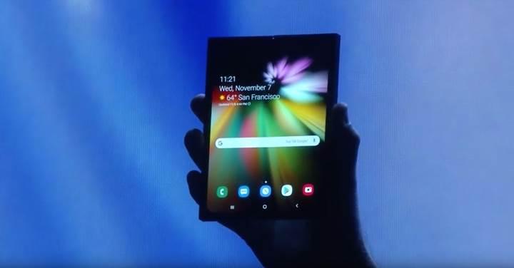 Samsung sonunda katlanabilir telefonunu ortaya çıkardı
