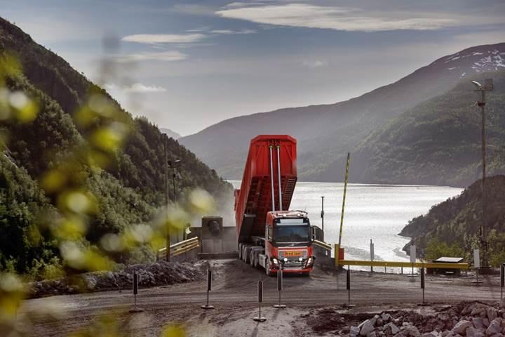 Volvo'nun otonom kamyonları kireç taşı taşıyacak