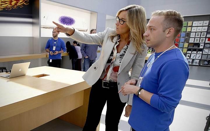 Apple satış mağazalarının şefi görevini bırakıyor