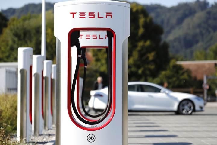 Tesla, 5 dakikada 120 km menzil sağlayan yeni şarj istasyonunu kullanıma sundu