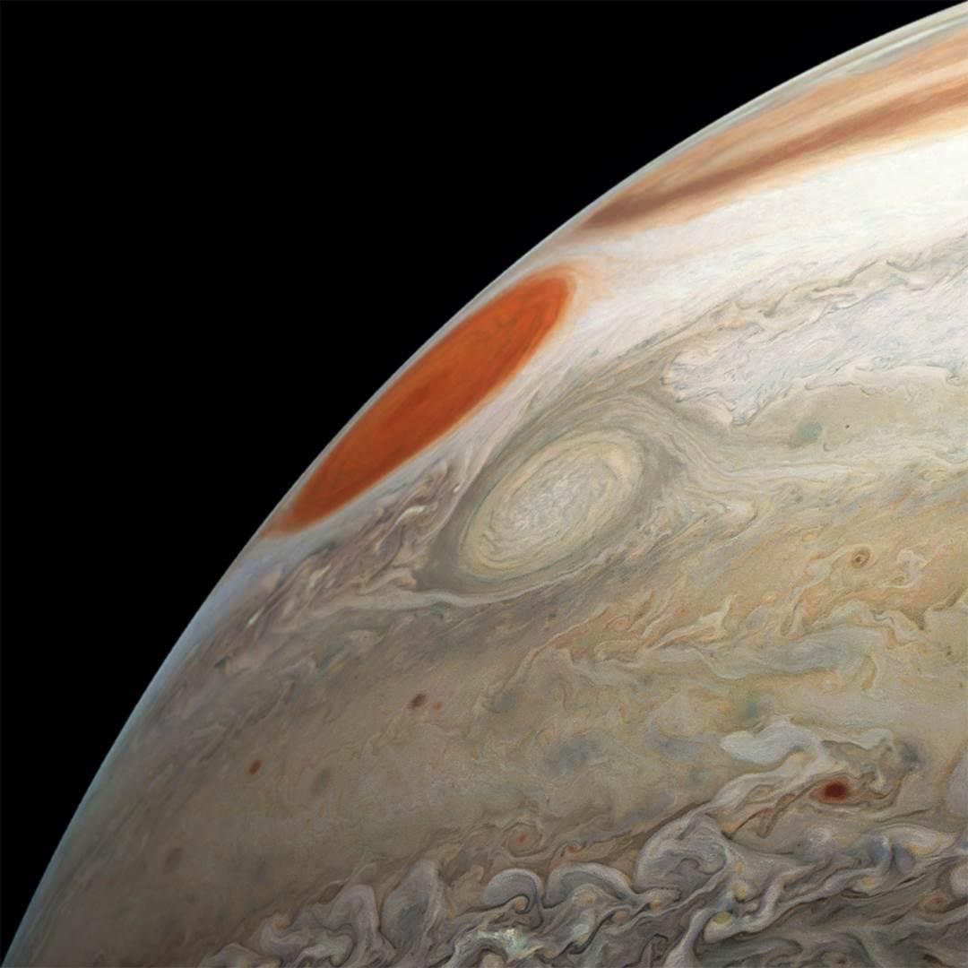 Juno, Jüpiter'in devasa fırtınalarını görüntüledi