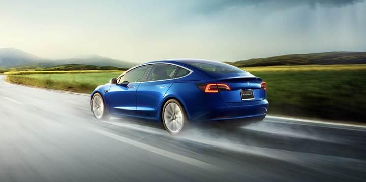 Tesla, Model 3'lerin maksimum gücünü uzaktan güncellemeyle arttırdı