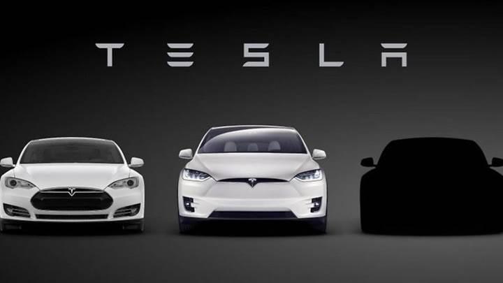 Tesla'nın araç teslim etmeleri için çalışanlarına baskı yaptığı iddia ediliyor