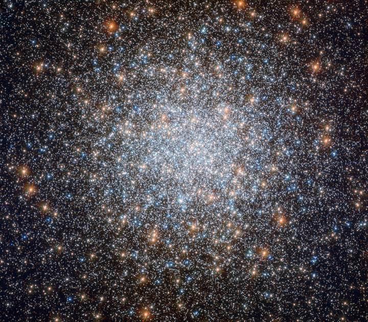 Hubble, gökyüzünün en parlak yıldız kümesini görüntüledi