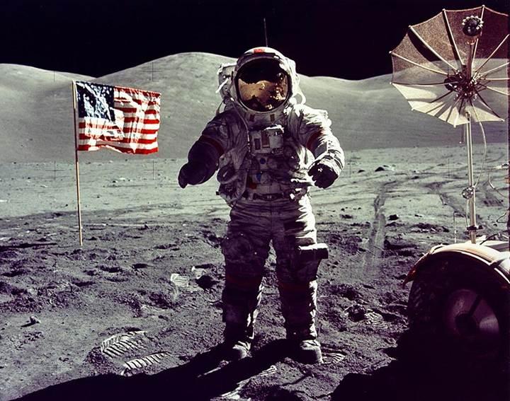 NASA, Ay'ın 'buzla kaplı' kutuplarına astronot gönderecek