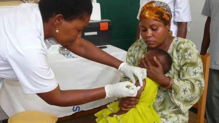 Dünyanın ilk sıtma aşısı, Afrika’da kullanılmaya başlıyor