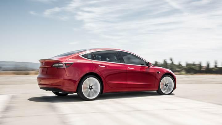 Çin'de üretilecek Tesla Model 3'ün fiyatı açıklandı