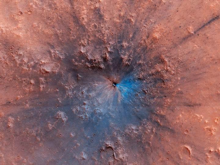 Mars Keşif Uydusu'nun HİRISE kamerasından etkileyici krater görüntüsü