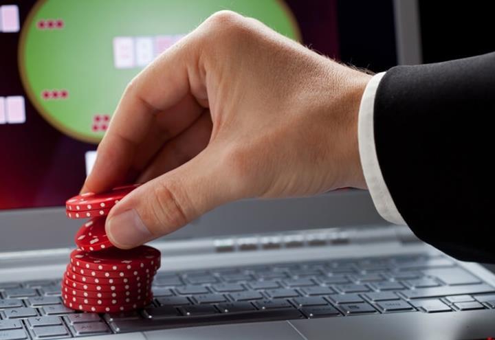 Facebook tarafından geliştirilen yapay zeka, profesyonel poker oyuncularını yendi