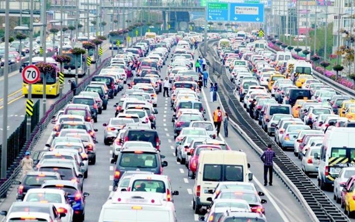 İstanbul’un trafik sorunu hem cebimizi yakıyor hem de hayatımızı kısıtlıyor
