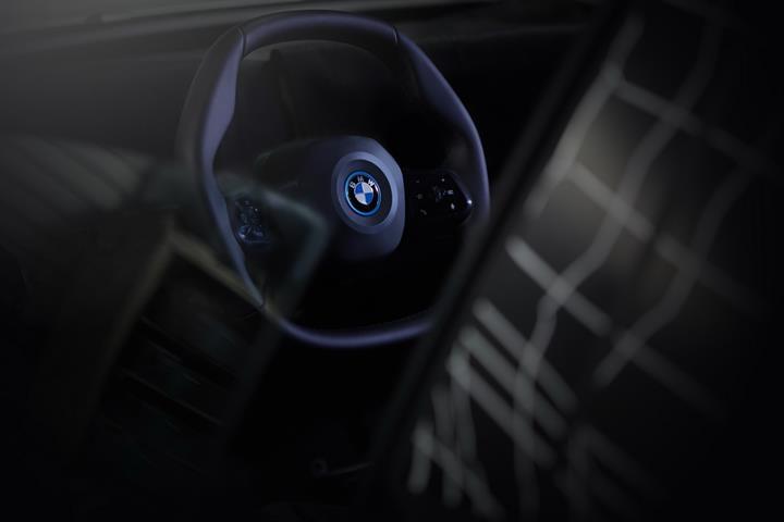 BMW'nin gelecek modellerinde kullanacağı direksiyon böyle görünecek