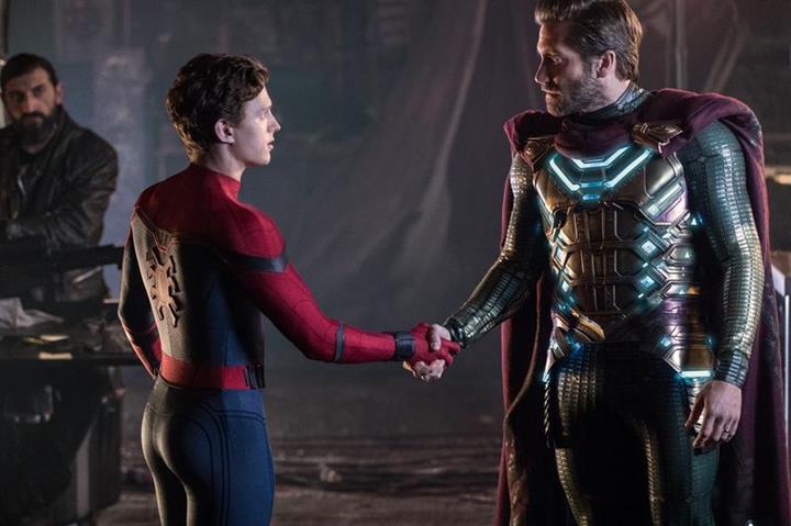 Spider-Man: Far From Home, 1 milyar dolar hasılata ulaşarak rekor kırdı
