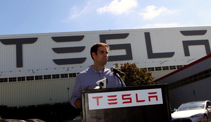 Tesla'nın kurucularından JB Straubel şirketteki yöneticilik görevinden ayrılıyor