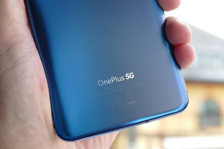 OnePlus yıl sonuna kadar yeni bir 5G akıllı telefon piyasaya sürecek